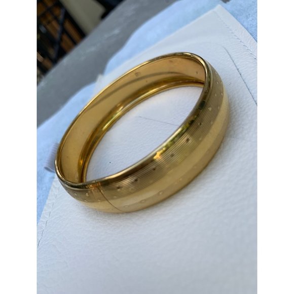 Gold plated Bangle Bracelet - Picture 1 of 8